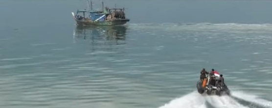 Satu Kapal Trawl Malaysia Berhasil Dilumpuhkan di Selat Malaka