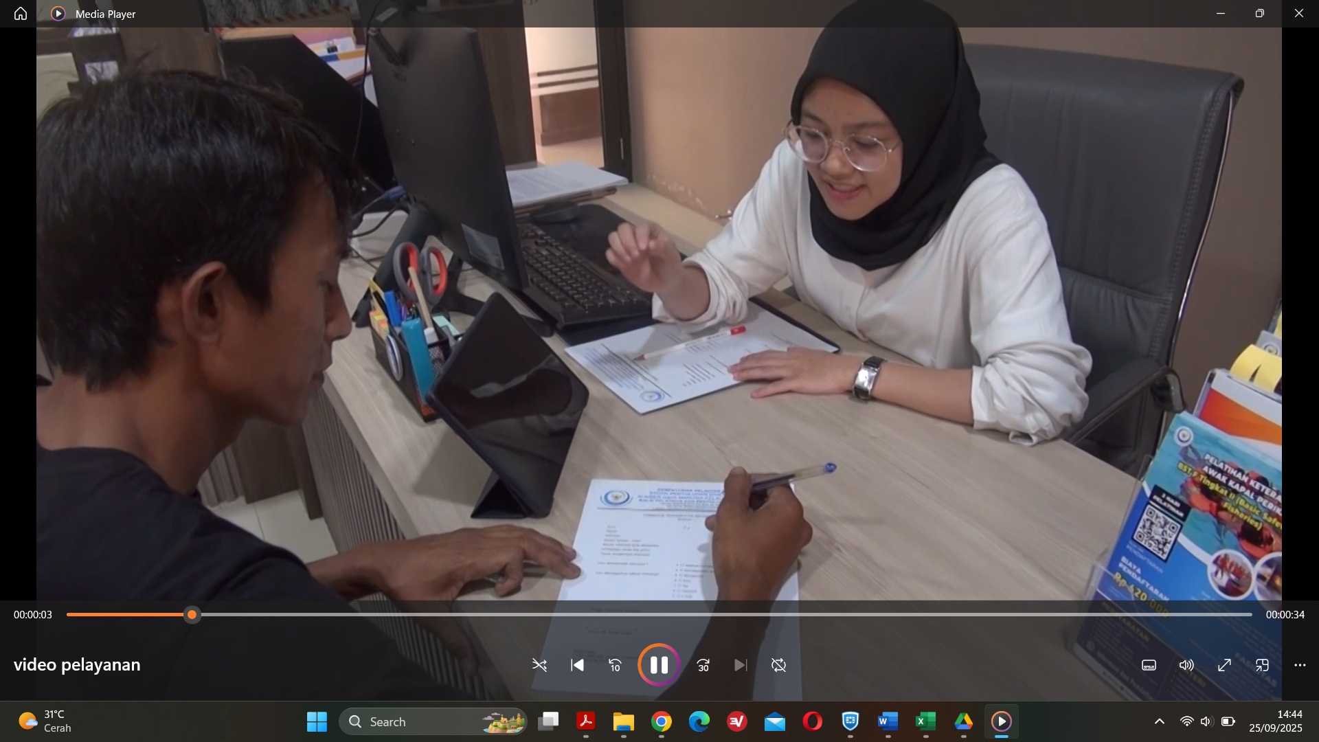 Petugas Pelayanan Publik