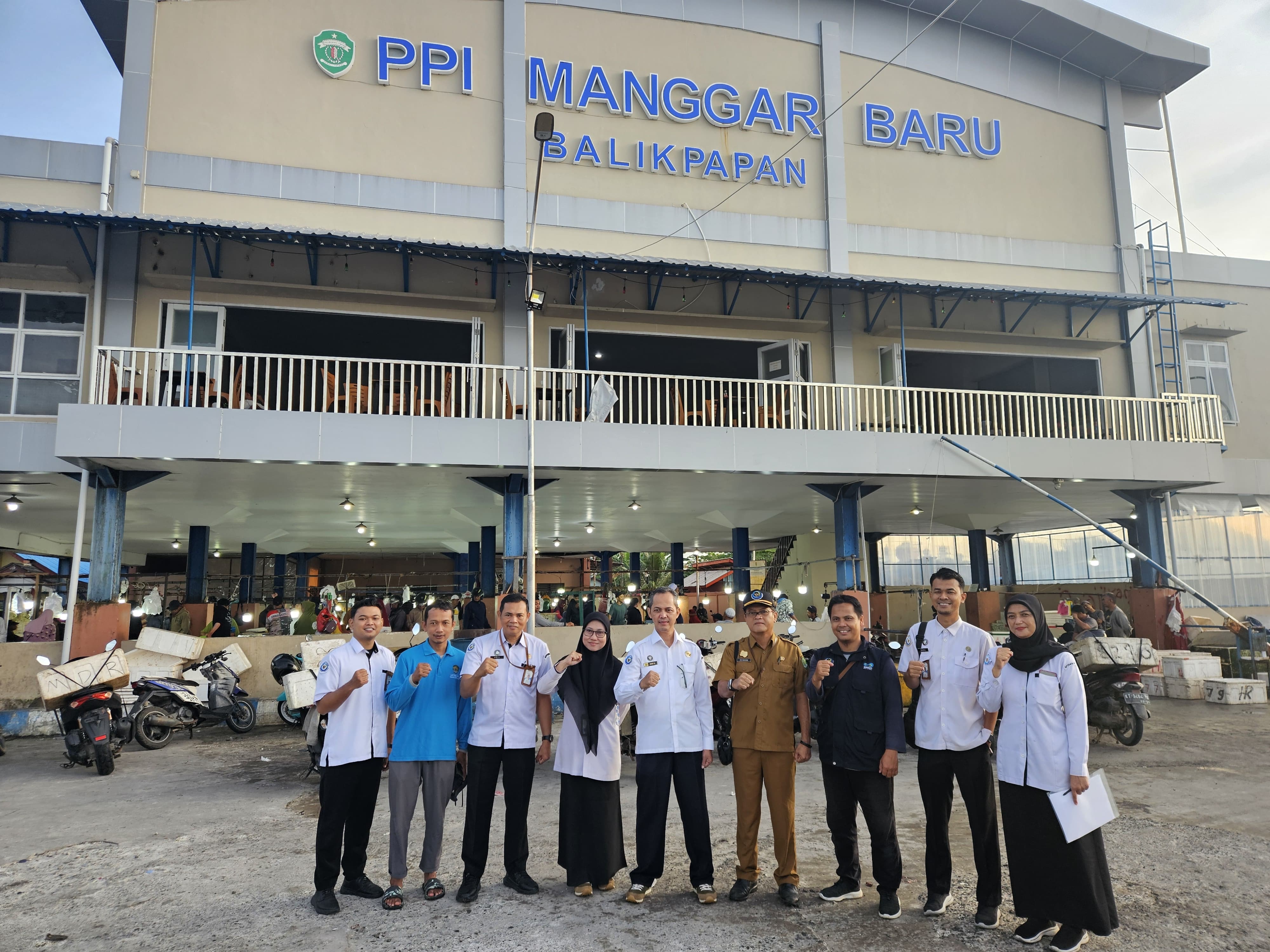 BADAN MUTU KKP KALIMANTAN TIMUR MELAKUKAN PENGAWASAN MUTU HASIL PERIKANAN TANGKAP DI PPI MANGGAR BARU BALIKPAPAN