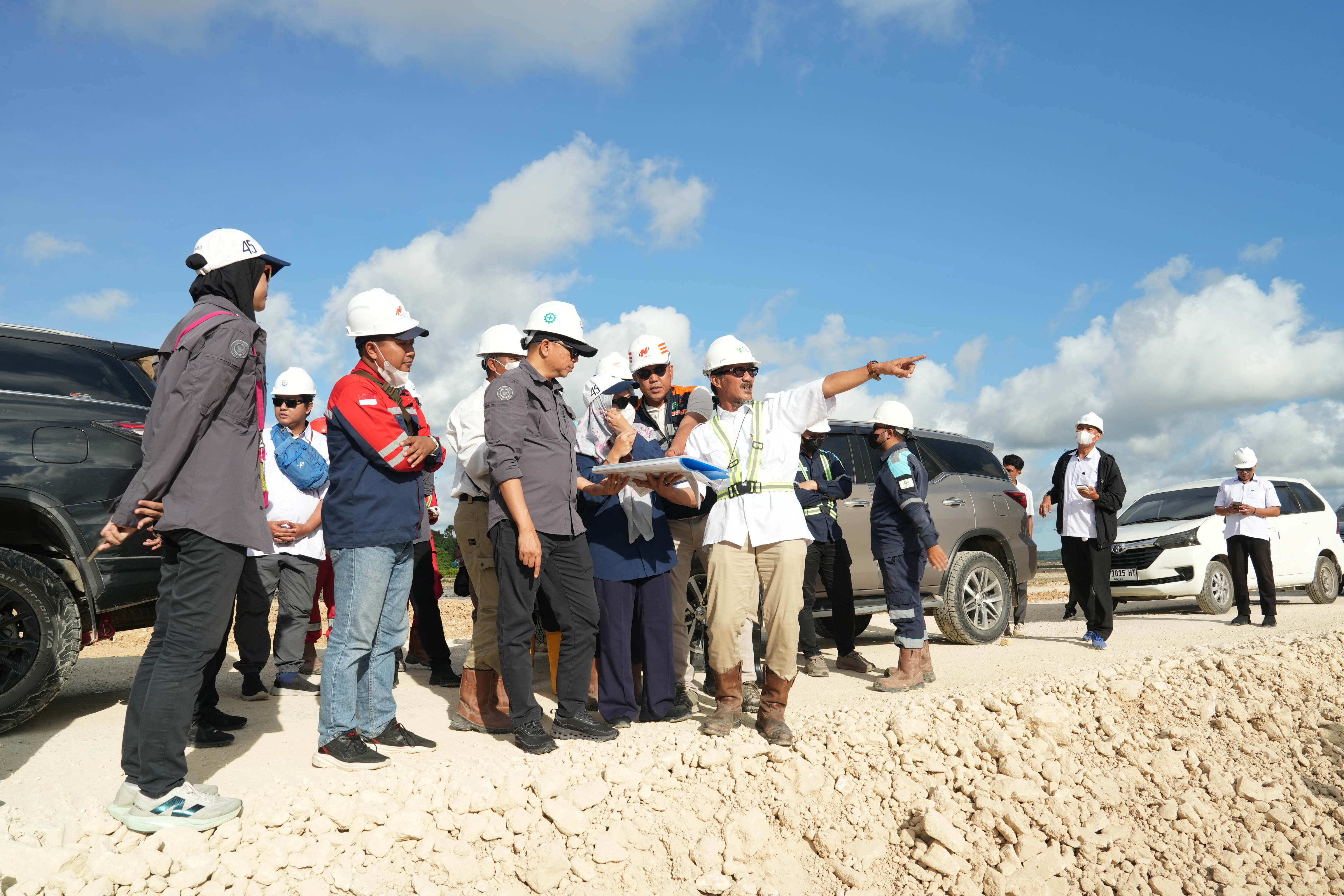 Dirjen Pengelolaan Kelautan meninjau progres Kawasan Sentra Industri Garam Nasional (K-SIGN) di Rote Ndao, NTT (8/4).