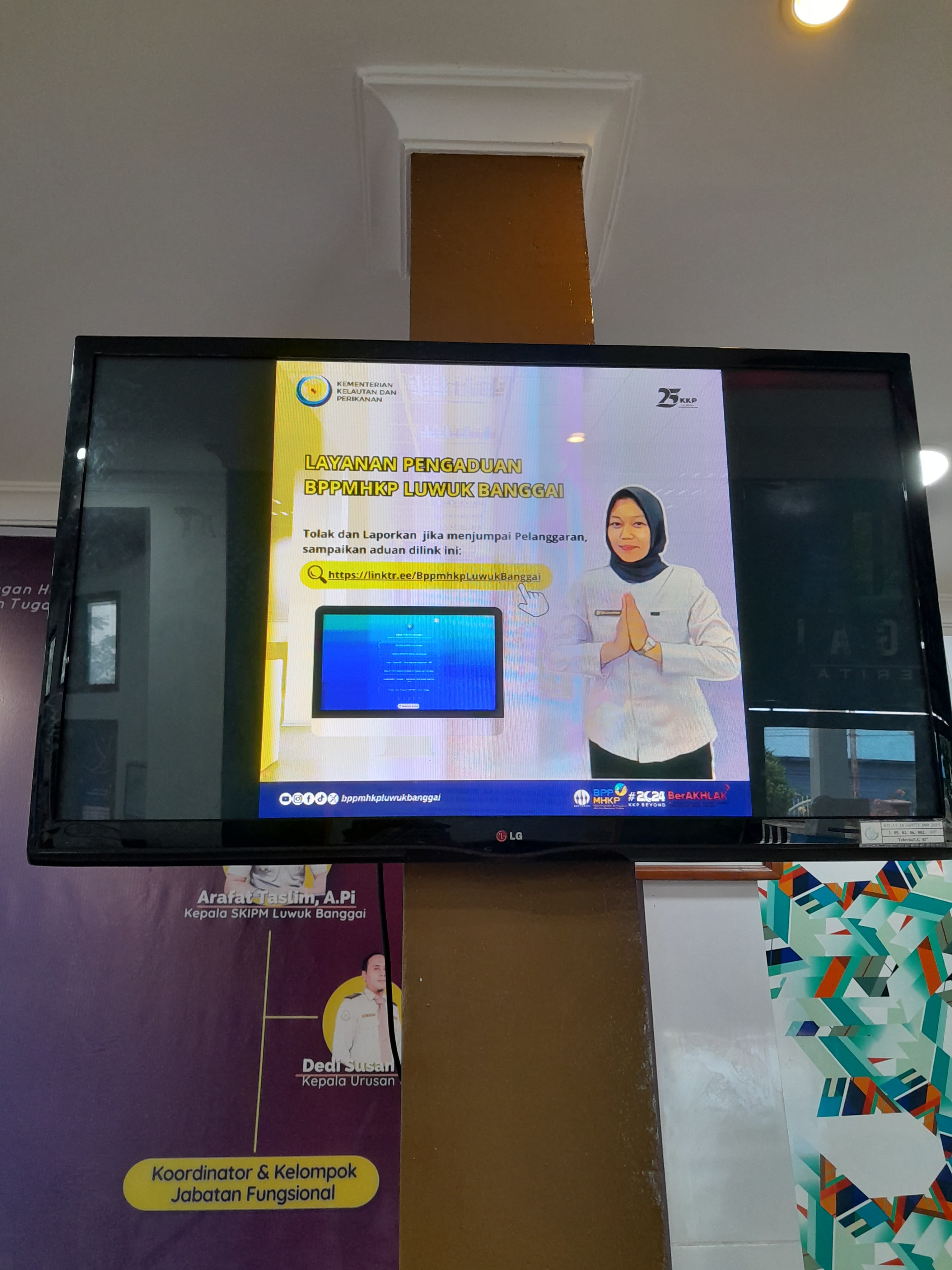 TV di Ruang Pelayanan Stasiun KIPM Luwuk Banggai