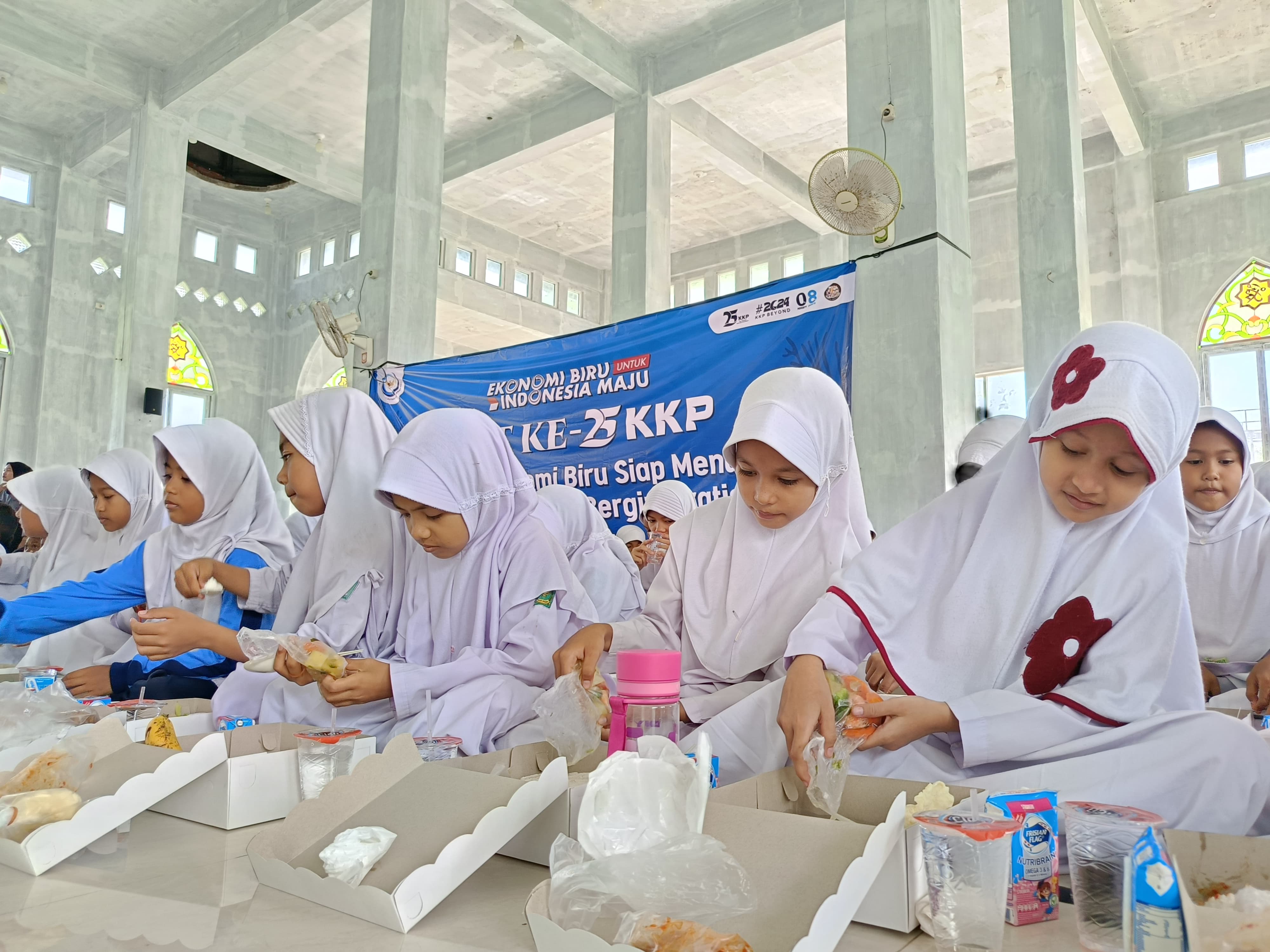 Unsur Kelautan dan Perikanan Aceh Gelar Makan Bergizi Gratis Menu Ikan