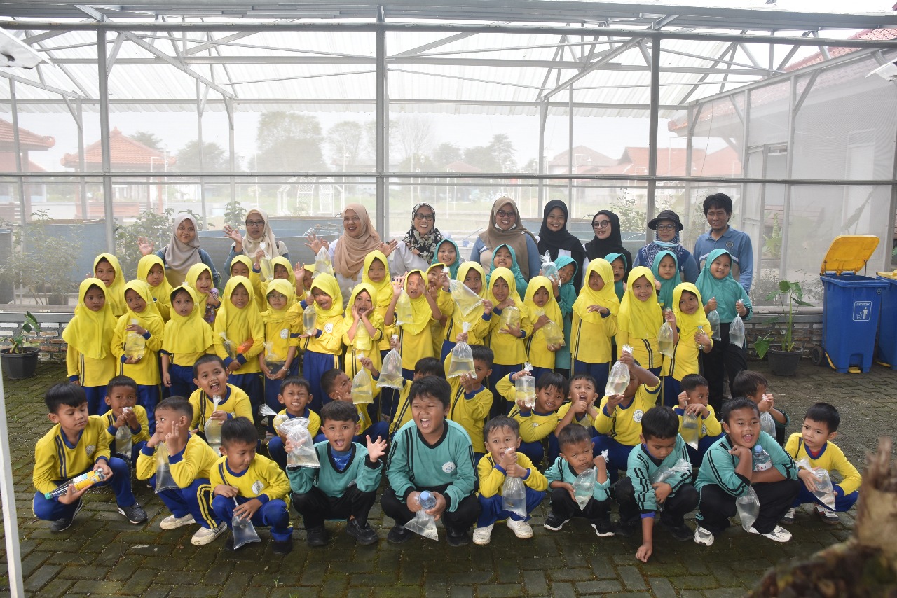 Tangkap Ikan, Tambah Ilmu Kunjungan Edukasi TK dan SD Islamic Karanganyar