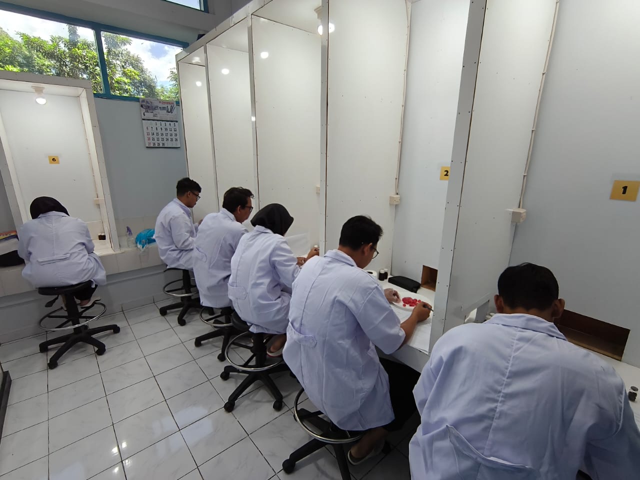 Pengujian Organoleptik di Laboratorium BPPMHKP Jayapura