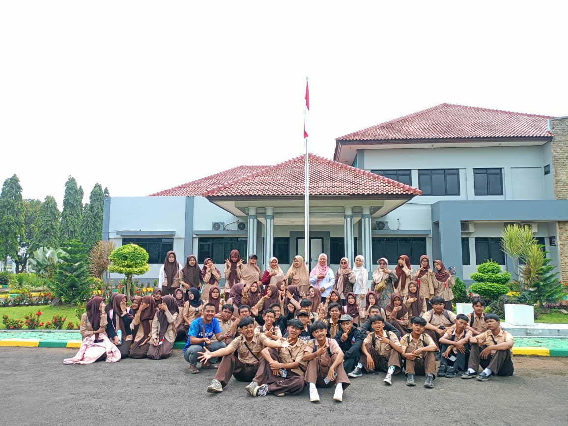 Belajar Perikanan Lebih Dekat "Kunjungan MA Al Hidayah Ciasem Ke BRPI "