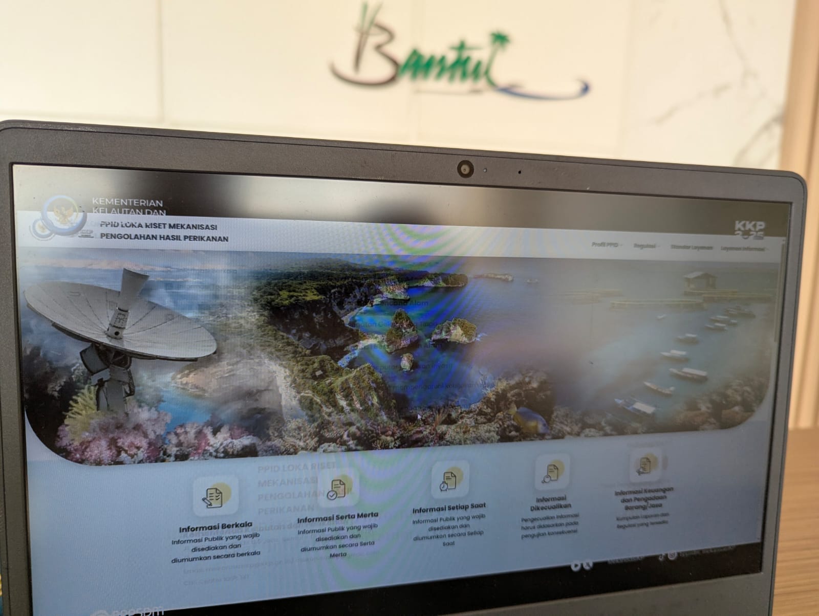 audio visual yang menayangkan layanan informasi publik LRMPHP