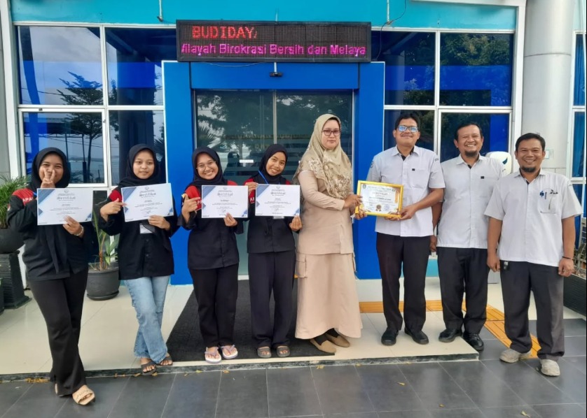 Pelepasan dan Penyerahan sertifikat magang kepada siswi SMKN 01 LOBAM